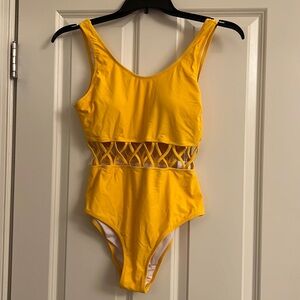 Cupshe ladies swimsuit